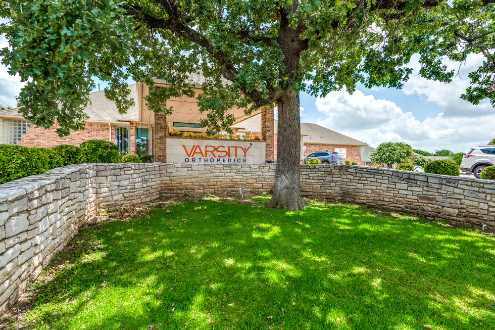 501 W Harwood Rd, Hurst, TX 76054